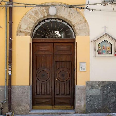 Perla Del Borgo Apartment Palermo Bagian luar foto