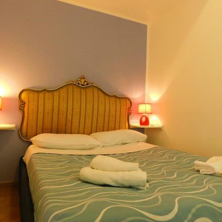 Perla Del Borgo Apartment Palermo Bagian luar foto