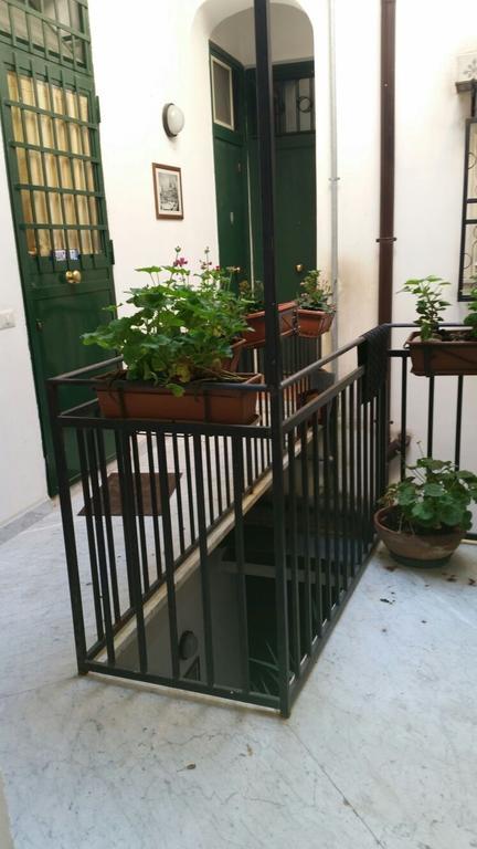 Perla Del Borgo Apartment Palermo Bagian luar foto