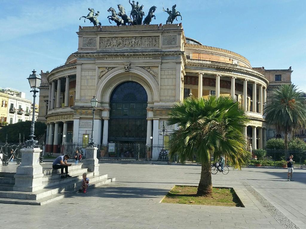 Perla Del Borgo Apartment Palermo Bagian luar foto