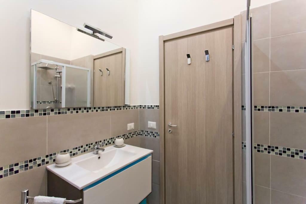 Perla Del Borgo Apartment Palermo Bagian luar foto
