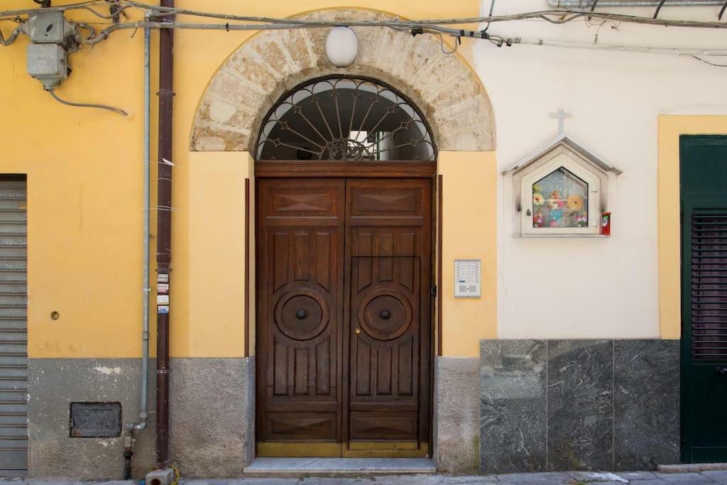 Perla Del Borgo Apartment Palermo Bagian luar foto